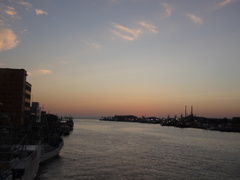 夕暮れの釧路港