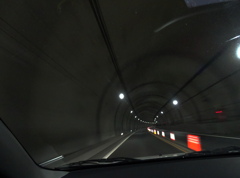 長いトンネルを抜ければ
