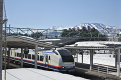 えちごトキめき鉄道高田駅に停まる列車
