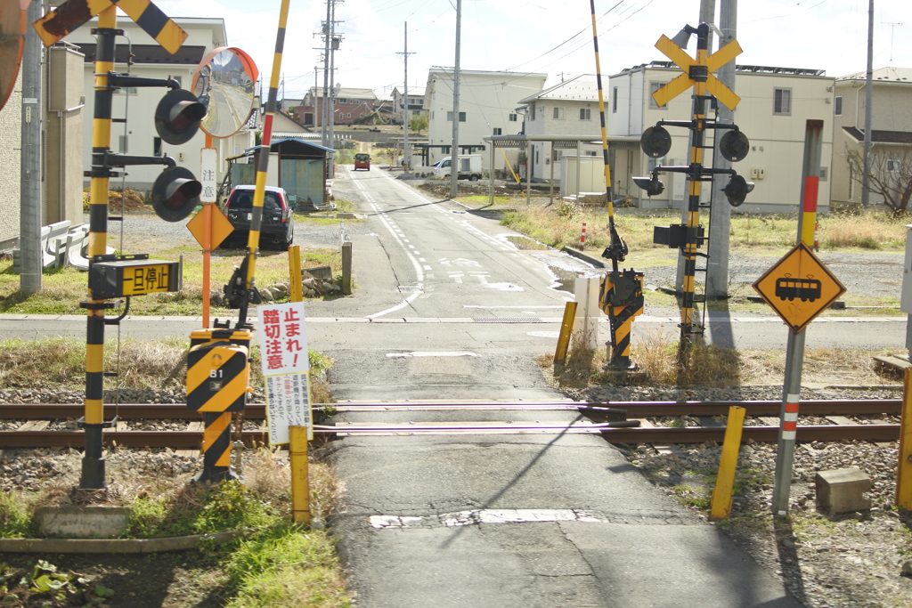 バスの旅　車窓～踏切　