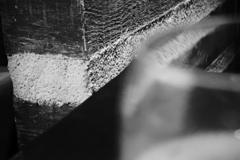 レストランの柱とグラス。