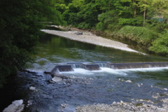 川の流れの風景