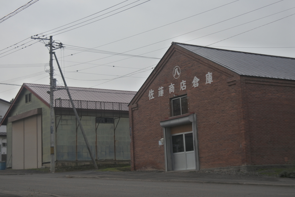 美馬牛駅近くの倉庫