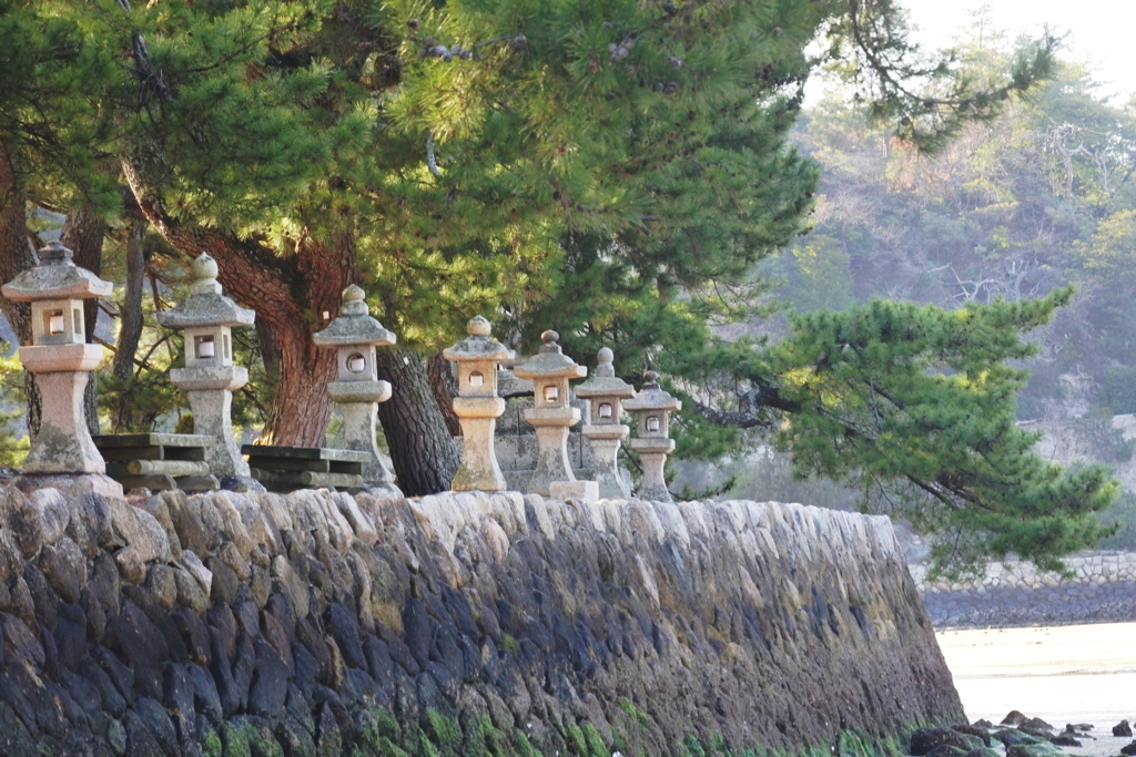 干潟から見る灯篭