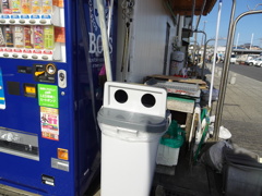 自販機のそばの可愛い奴