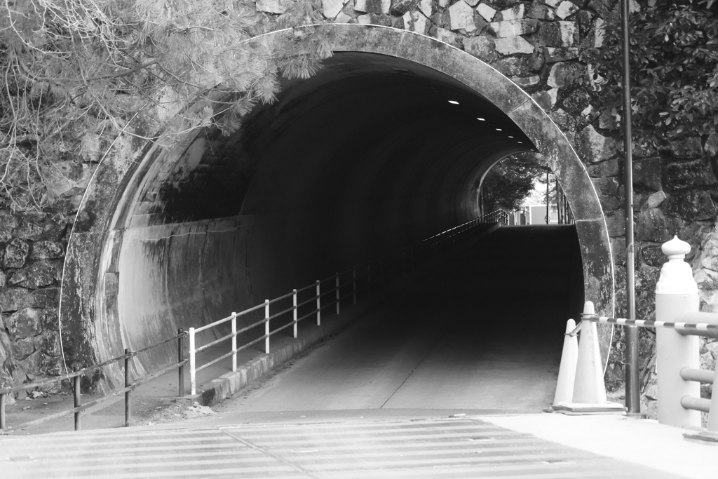 トンネルの向こう