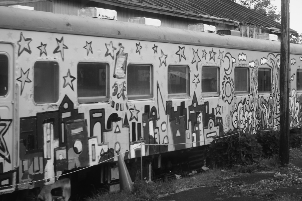 落書き？ラッピング列車？