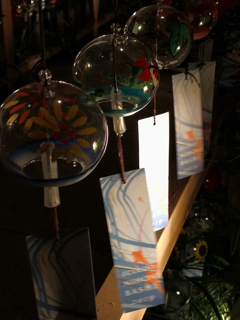 日本橋の夜　神社の風鈴