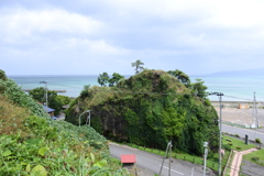 義経寺から見た厩石