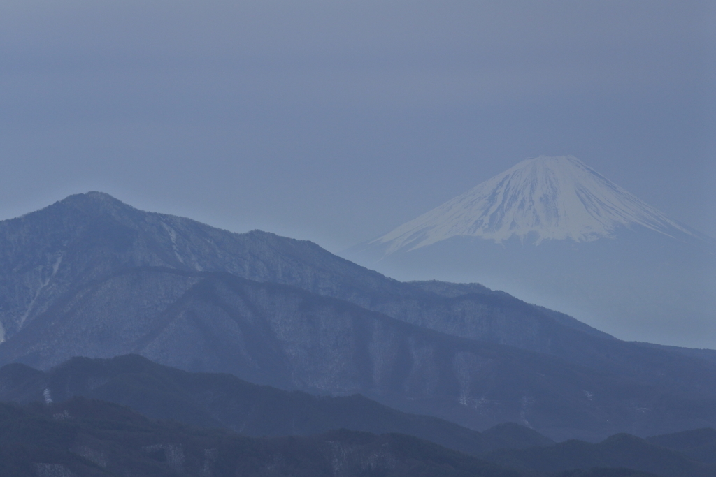 霧の向こうに富士山