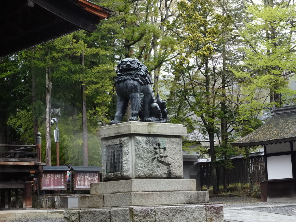 諏訪大社下社秋宮の狛犬②