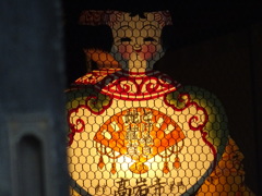 とげぬき地蔵尊高岩寺　本堂に点る灯り