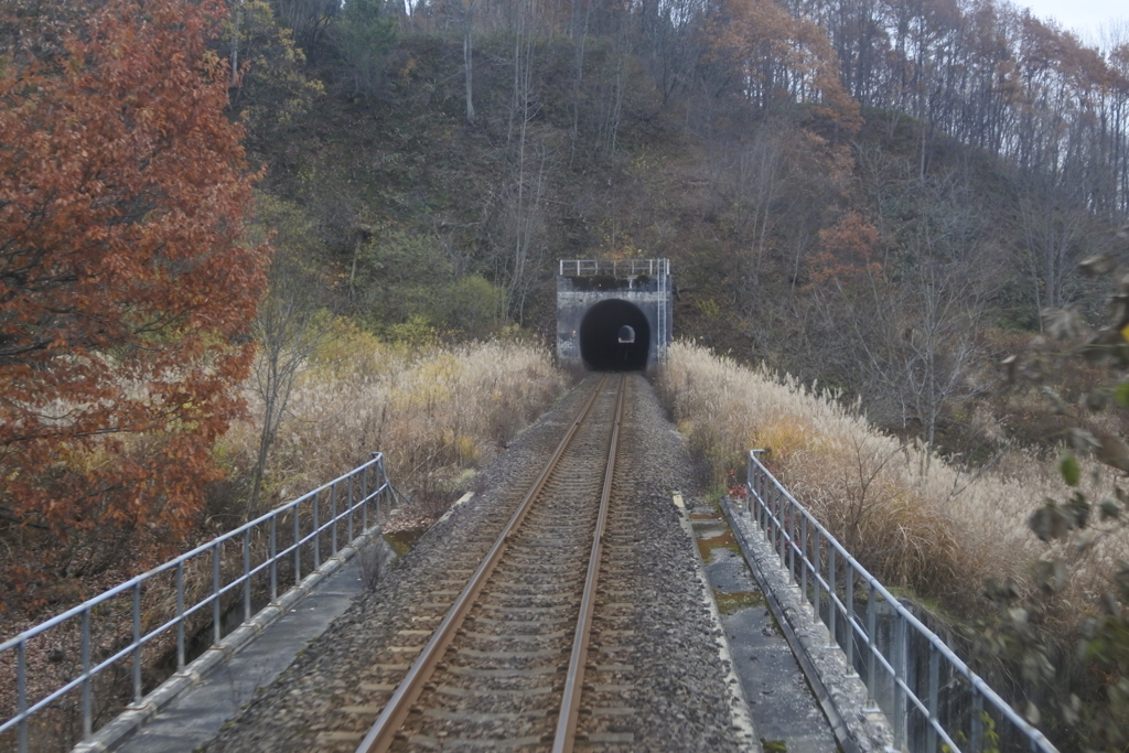 トンネルの向こう