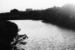 宇都宮線車窓～夕刻の川