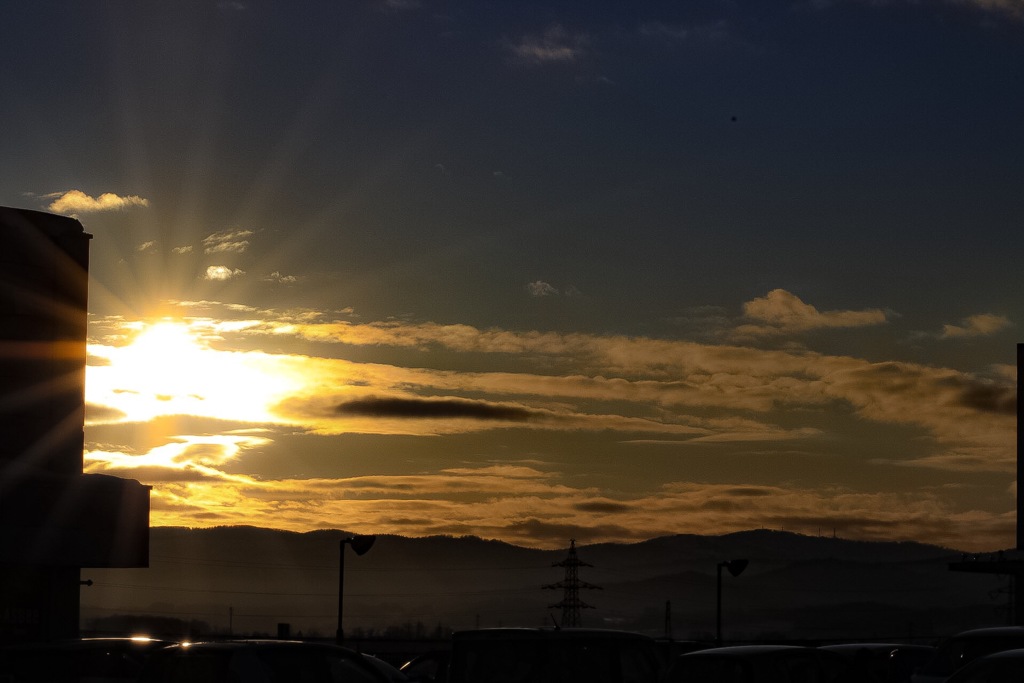 底冷えの夕日