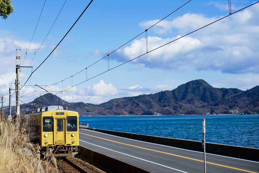 瀬戸内をはしる電車