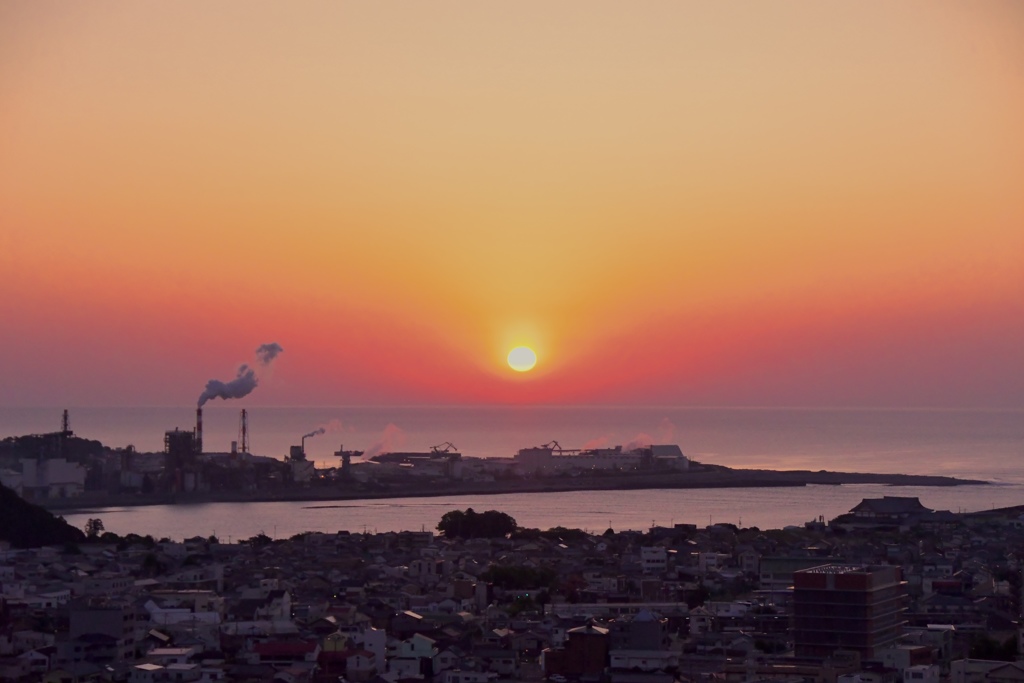 太陽は昇る