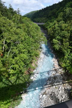 北海道の青い川