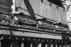 屋根付きダルマ。