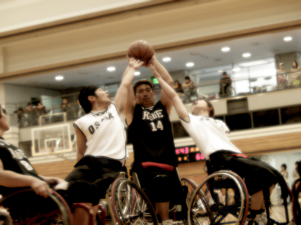 Stop the opponent's shoot!