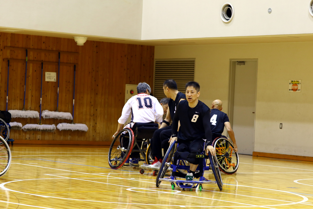 驚異のダイナモ、ゼッケン８