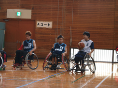競り合い