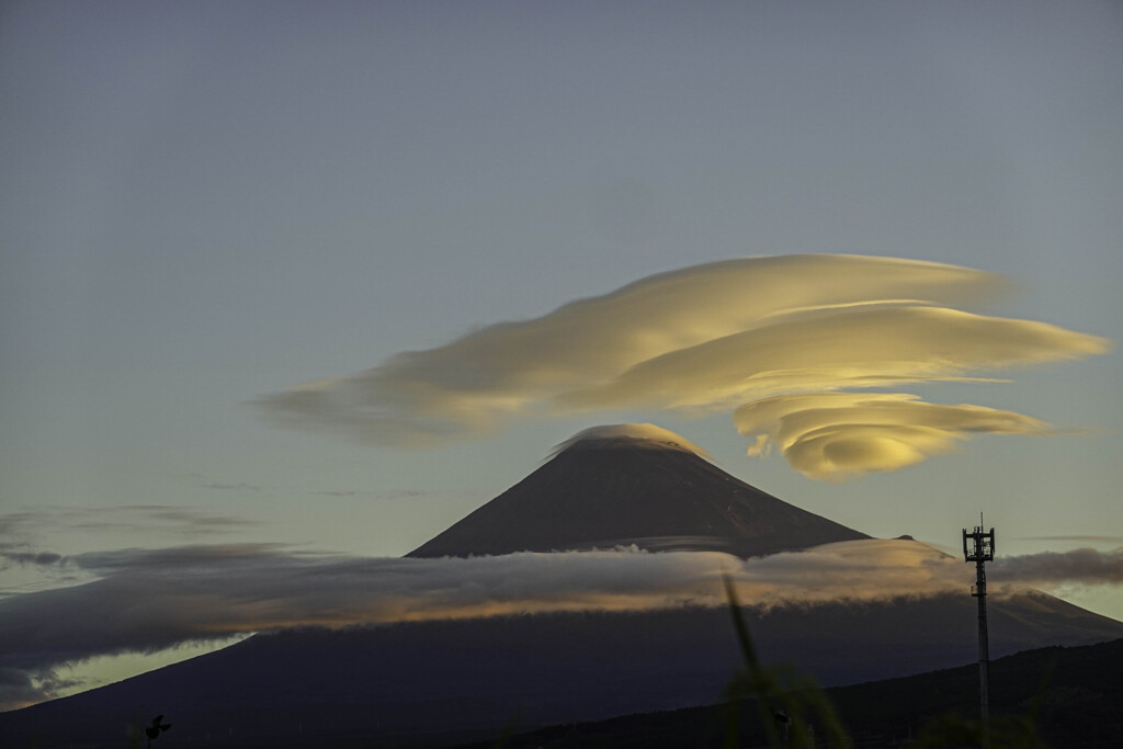 吊り雲と富士山