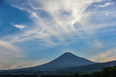 今朝の富士山と空