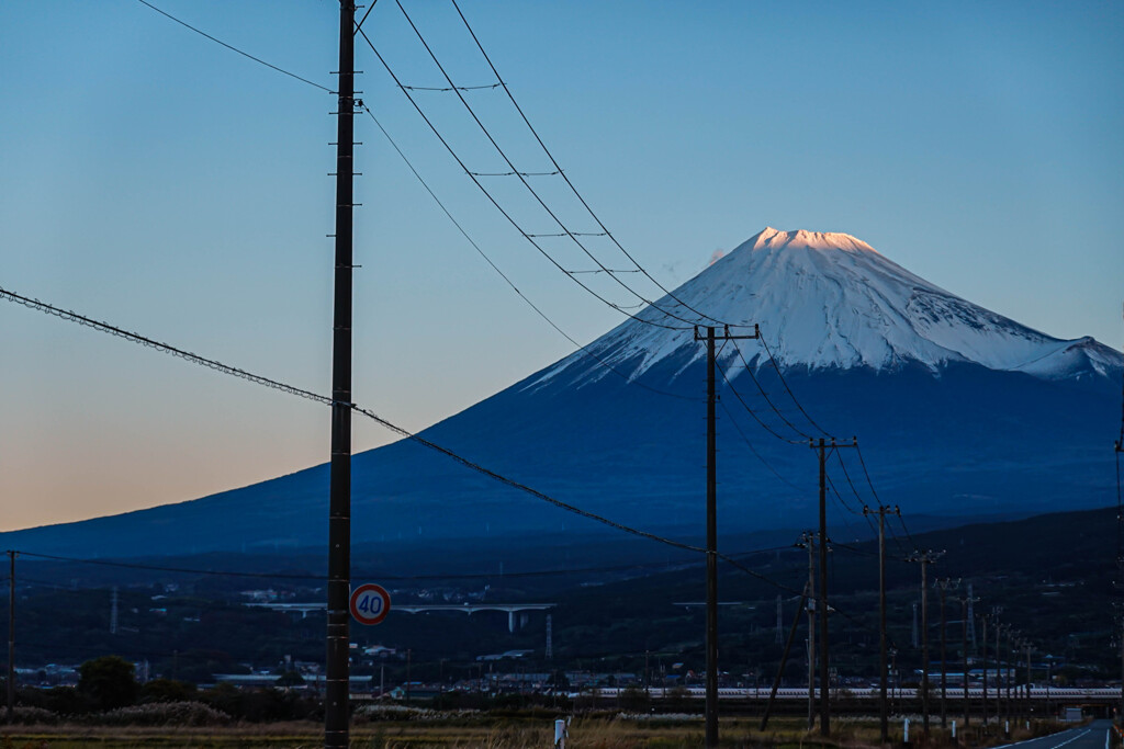 富士山と電信柱