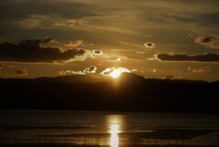 　諏訪湖　沈みゆく太陽