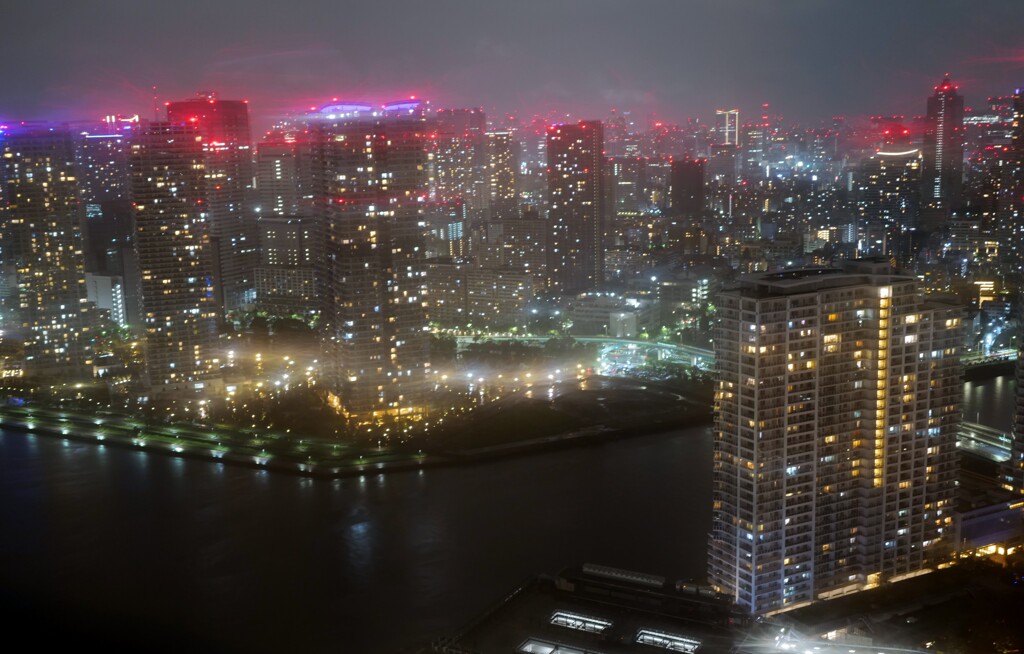 霞がかかる街