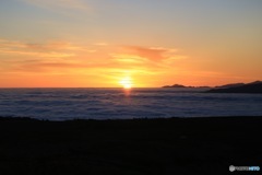 雲海より日出づる