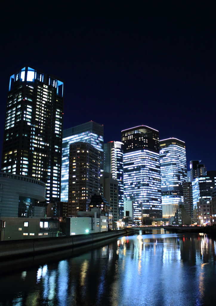 大阪　中之島　ビル夜景2