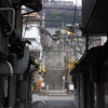 路地裏、国道、線路、そして階段