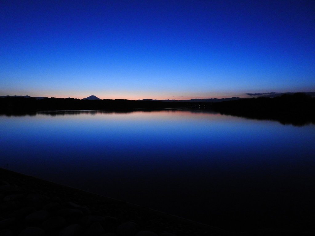多摩湖の夕暮れ