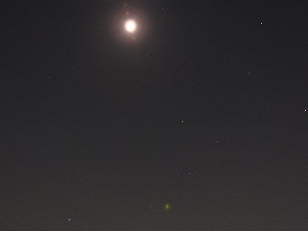 昨夜の月と冬の大三角形