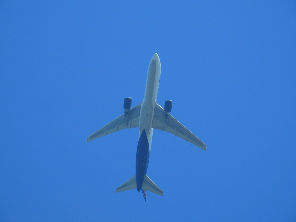 ユナイテッド航空機真上を通過