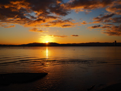 琵琶湖の朝日
