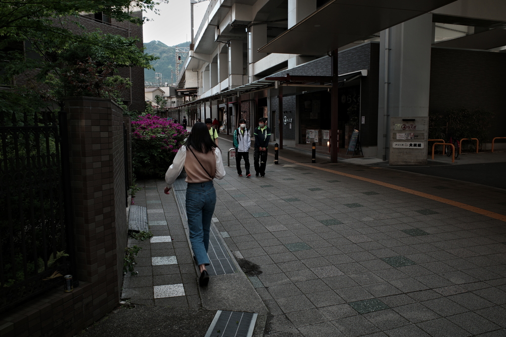 小走りに