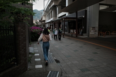 小走りに