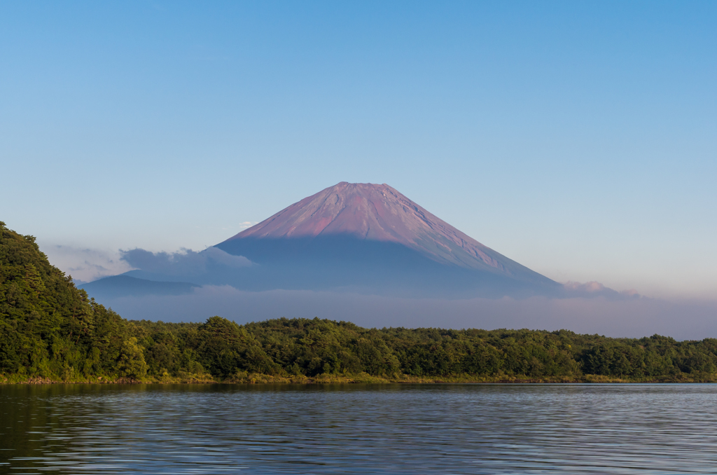 本栖湖上からの富士山