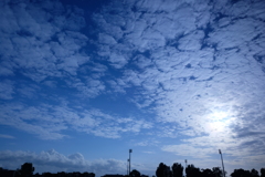 青い空と変な雲
