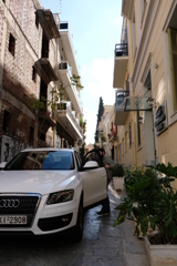 アテネ市街と車