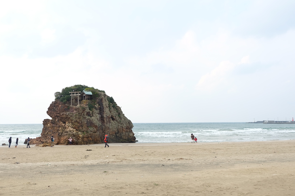 それぞれの弁天島