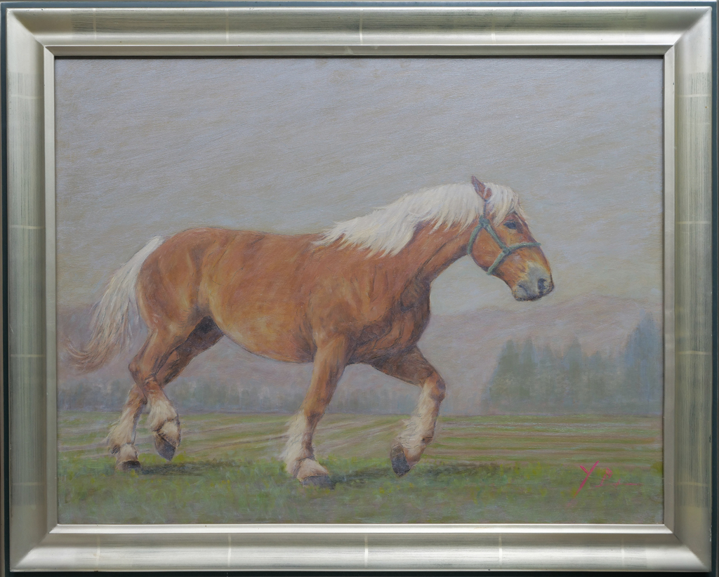 「朝霧の農耕馬」