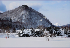 「雪晴れの朝」