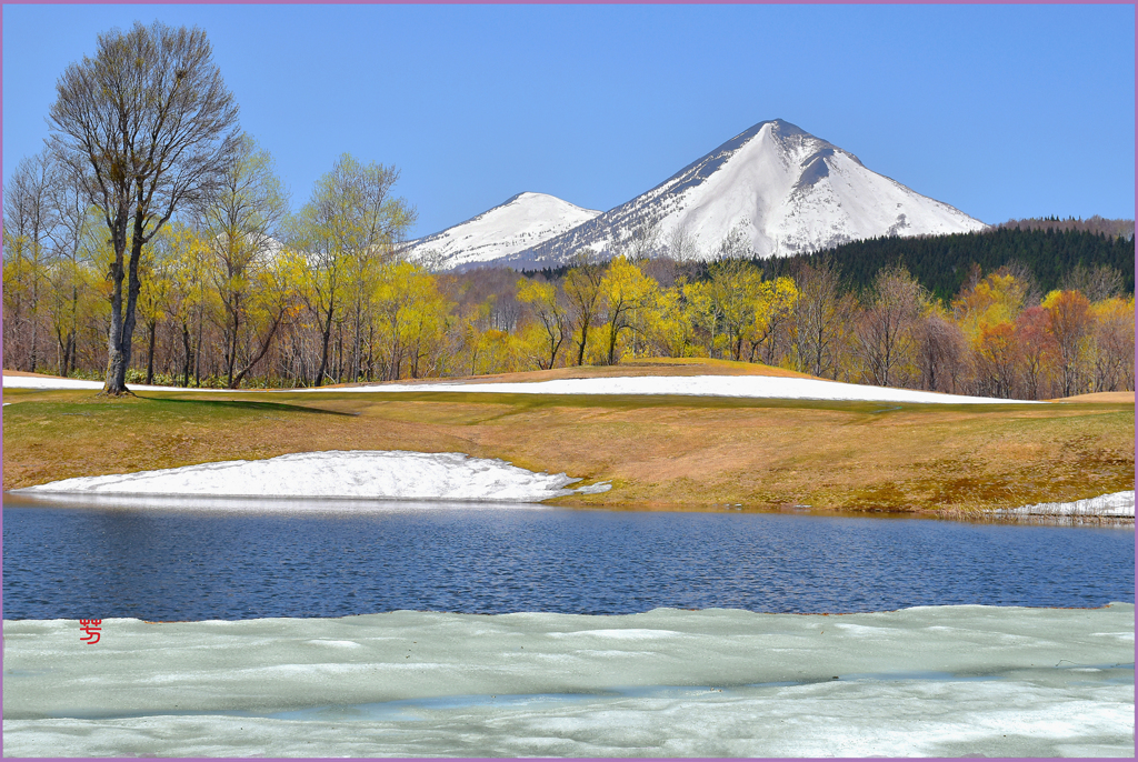 雪溶くる八甲田山