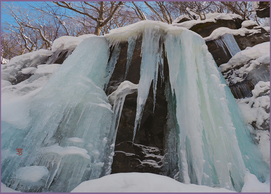 奥入瀬「馬門岩氷魂」
