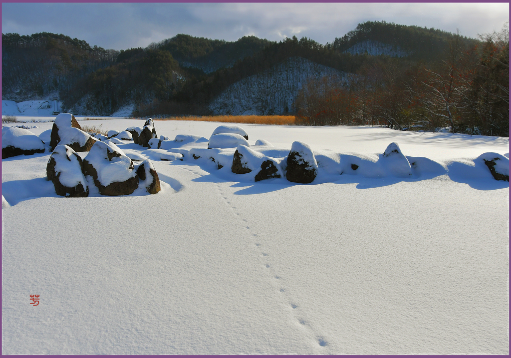 「雪晴れのストーンサークル」