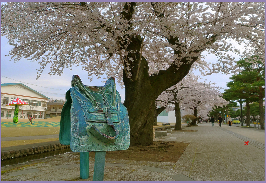 十和田市官庁街「馬と桜7」